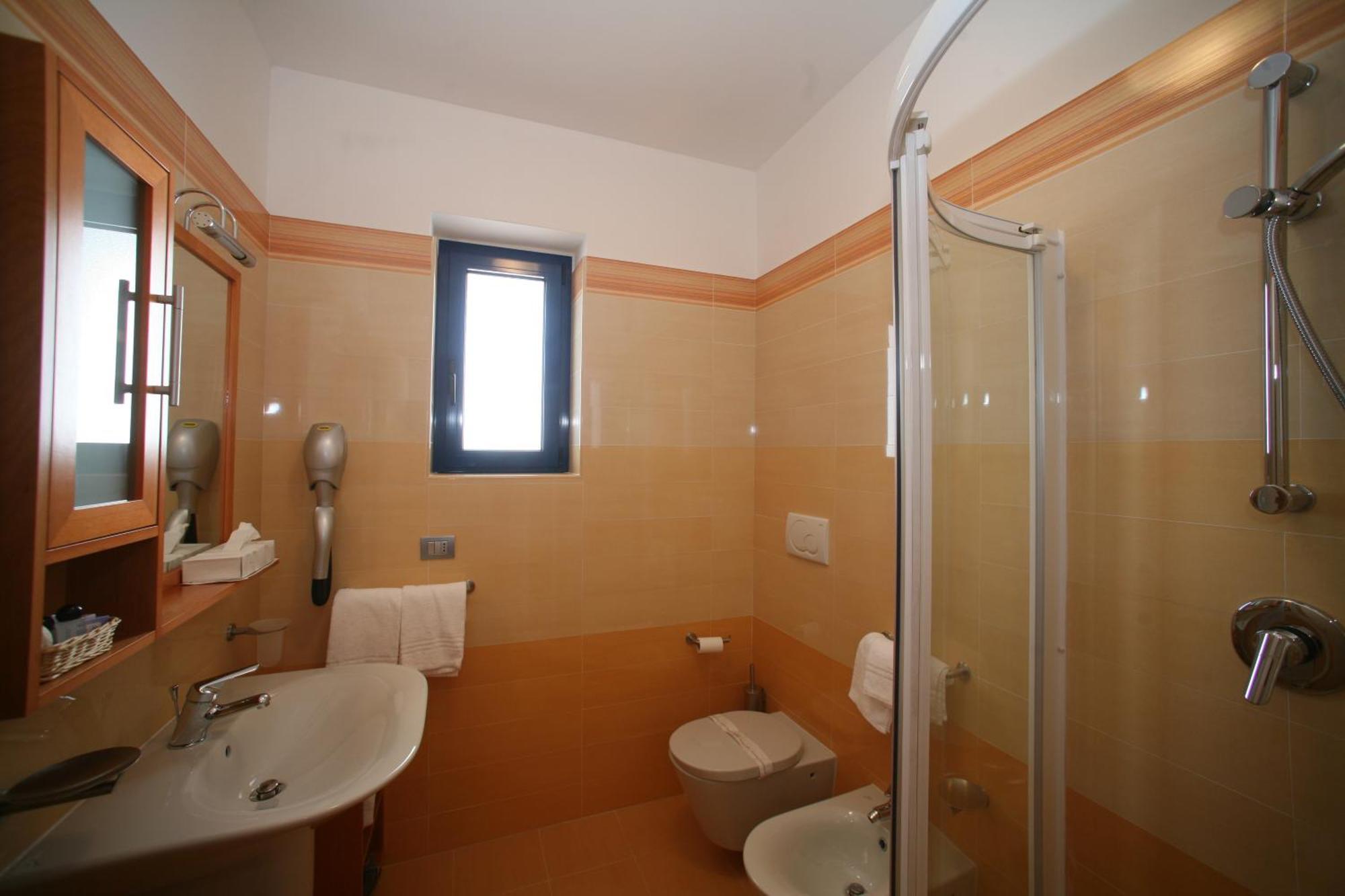 Hotel Yria В'єсте Екстер'єр фото